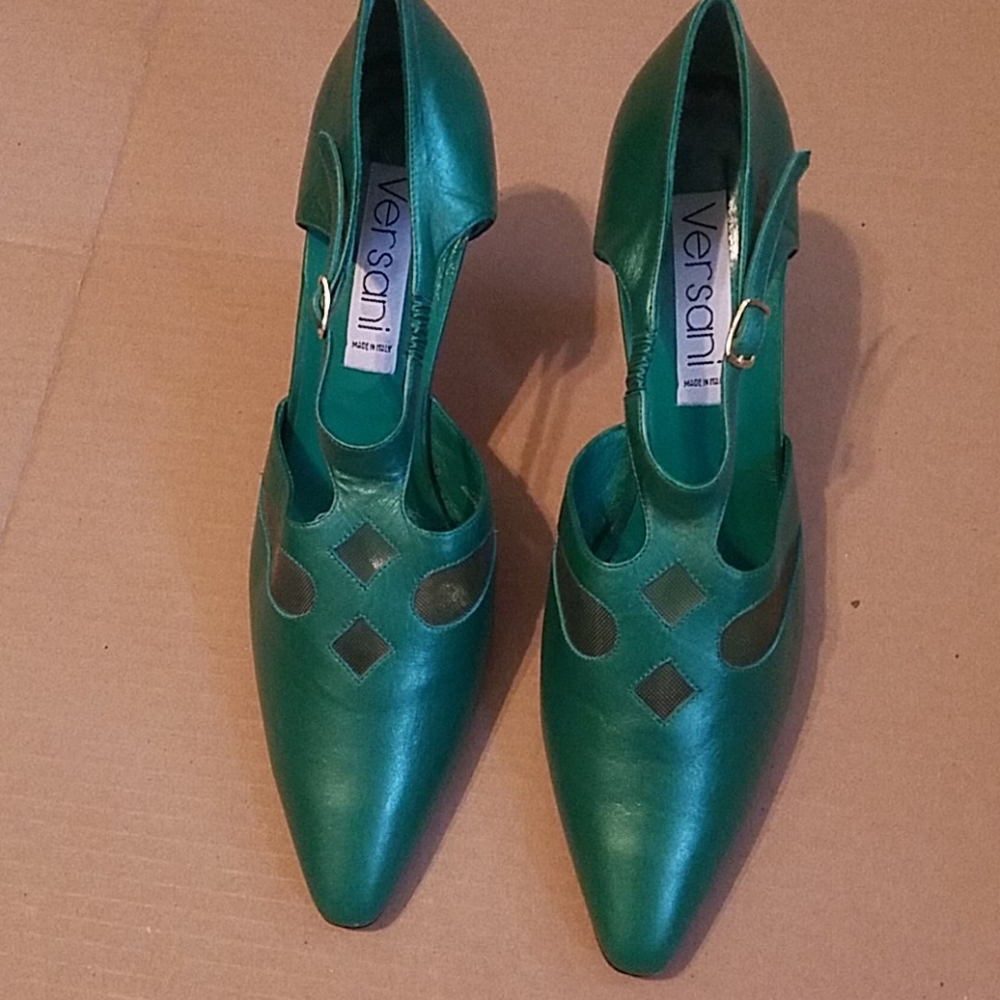 NWOT Versani voro cuolo green heels size 9.5